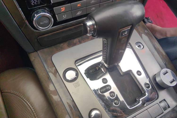Used Volkswagen Phaeton 2012 3.6L Deluxe Custom Edition Gear Lever