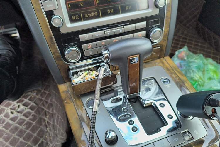 Used Volkswagen Phaeton 2012 3.0L Elite Custom Edition Gear Lever