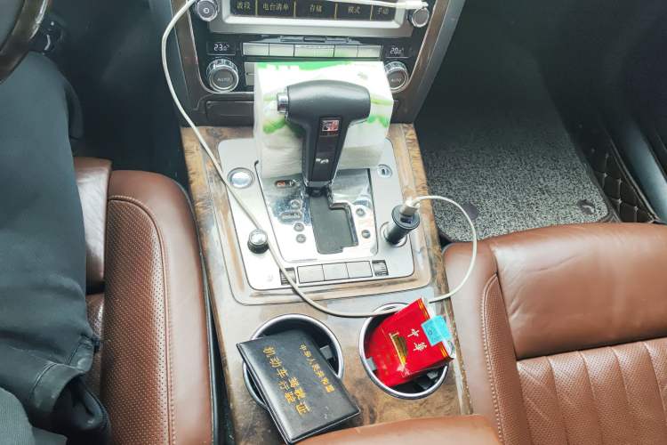 Used Volkswagen Phaeton 2012 3.0L Elite Custom Edition Gear Lever