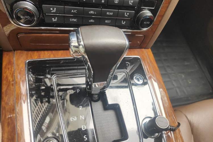 Used Volkswagen Phaeton 2012 3.0L Business Edition Gear Lever