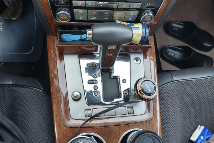 Used Volkswagen Phaeton 2012 3.0L Business Edition Gear Lever