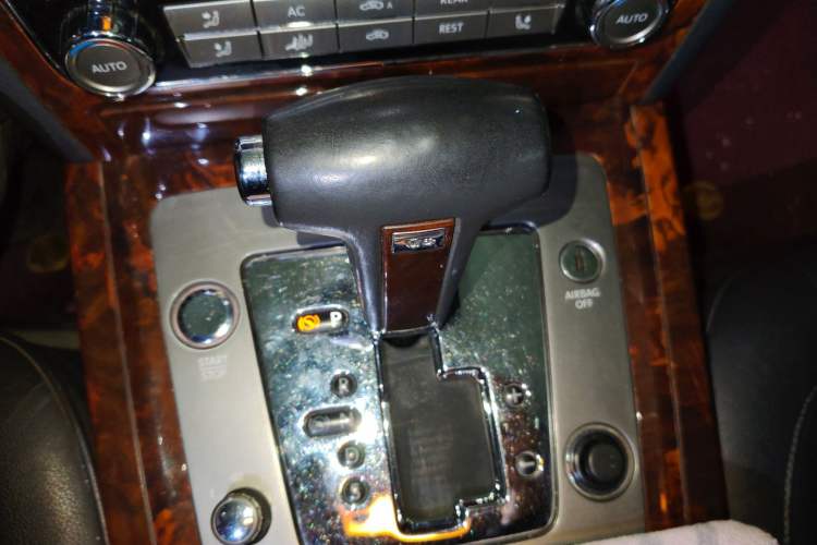 Used Volkswagen Phaeton 2012 3.0L Executive Version Gear Lever