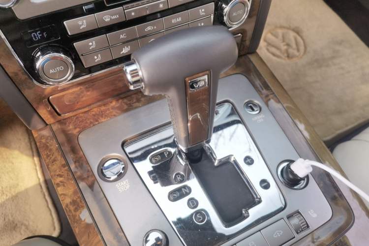 Used Volkswagen Phaeton 2012 4.2L Luxury Custom Edition Gear Lever