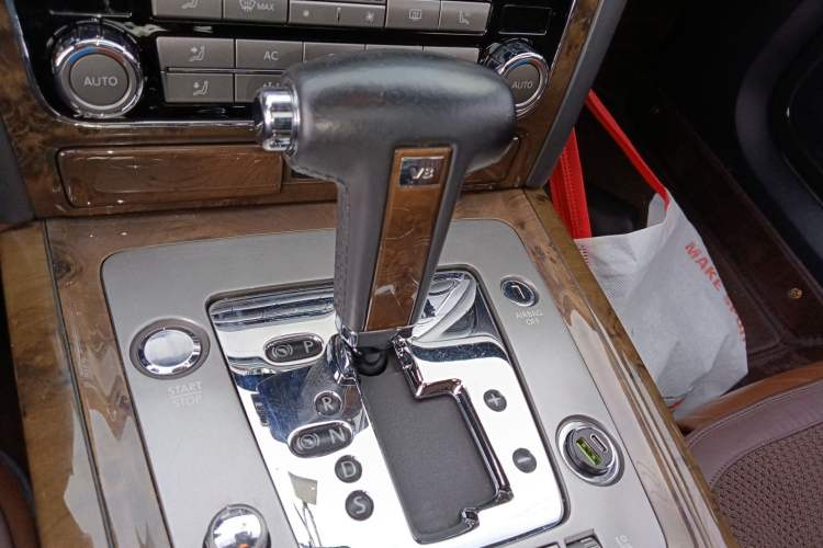 Used Volkswagen Phaeton 2012 4.2L Luxury Custom Edition Gear Lever