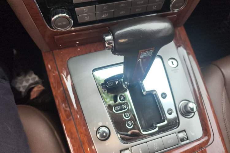 Used Volkswagen Phaeton 2012 3.0L Business Edition Gear Lever