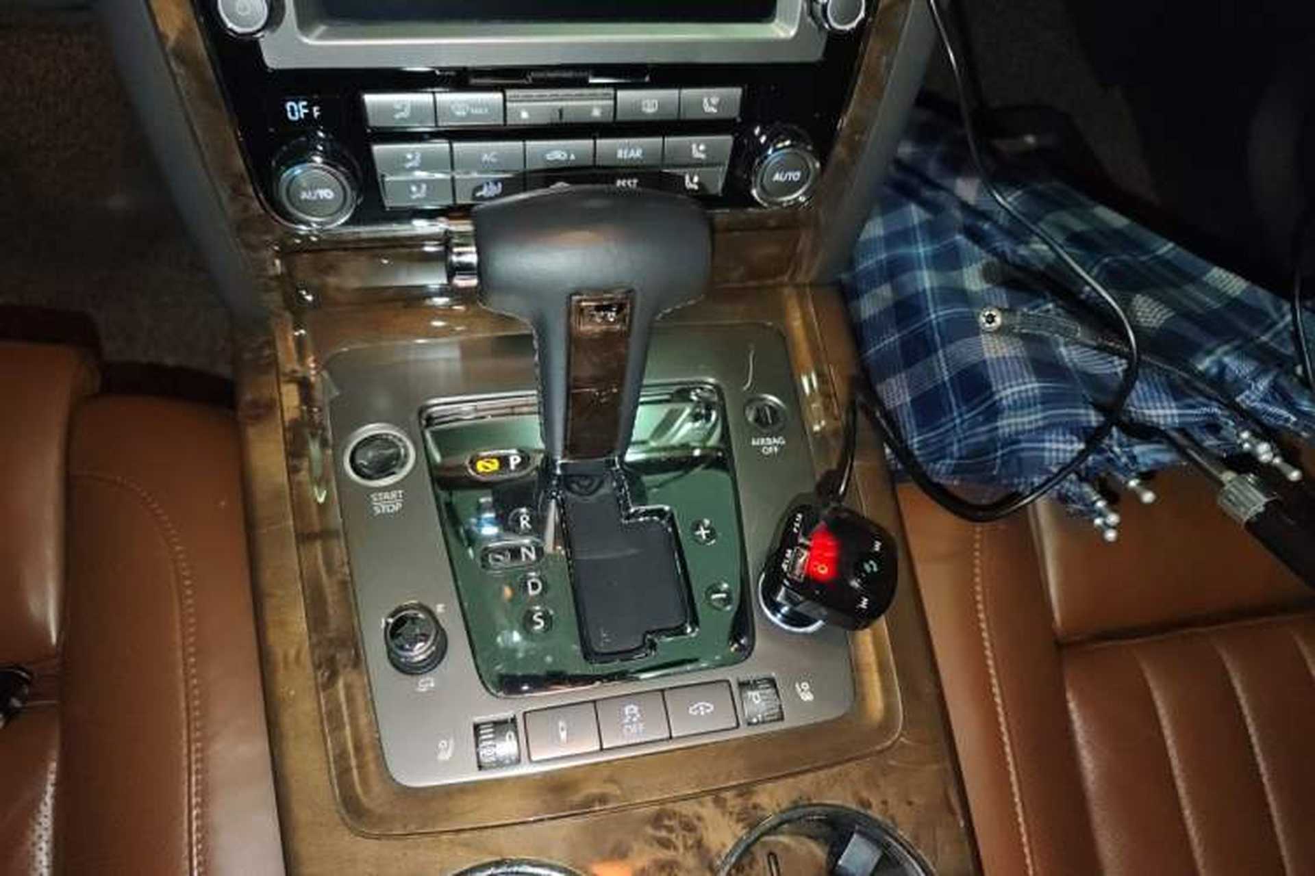 Used Volkswagen Phaeton 2012 3.0L Elite Custom Edition Gear Lever