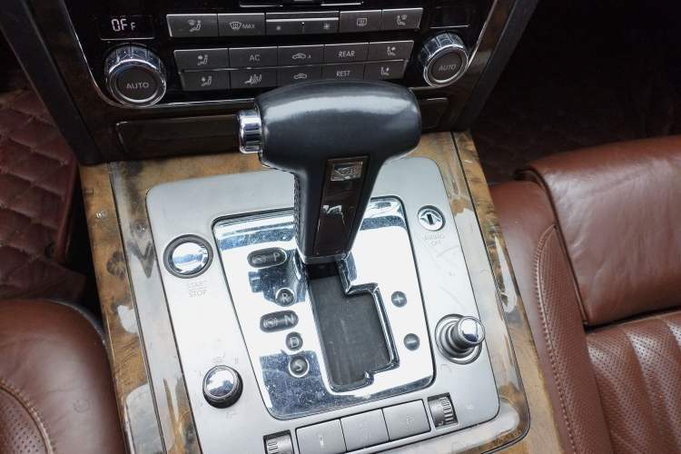 Used Volkswagen Phaeton 2012 4.2L Luxury Custom Edition Gear Lever