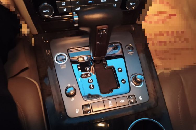 Used Volkswagen Phaeton 2012 3.6L Deluxe Custom Edition Gear Lever