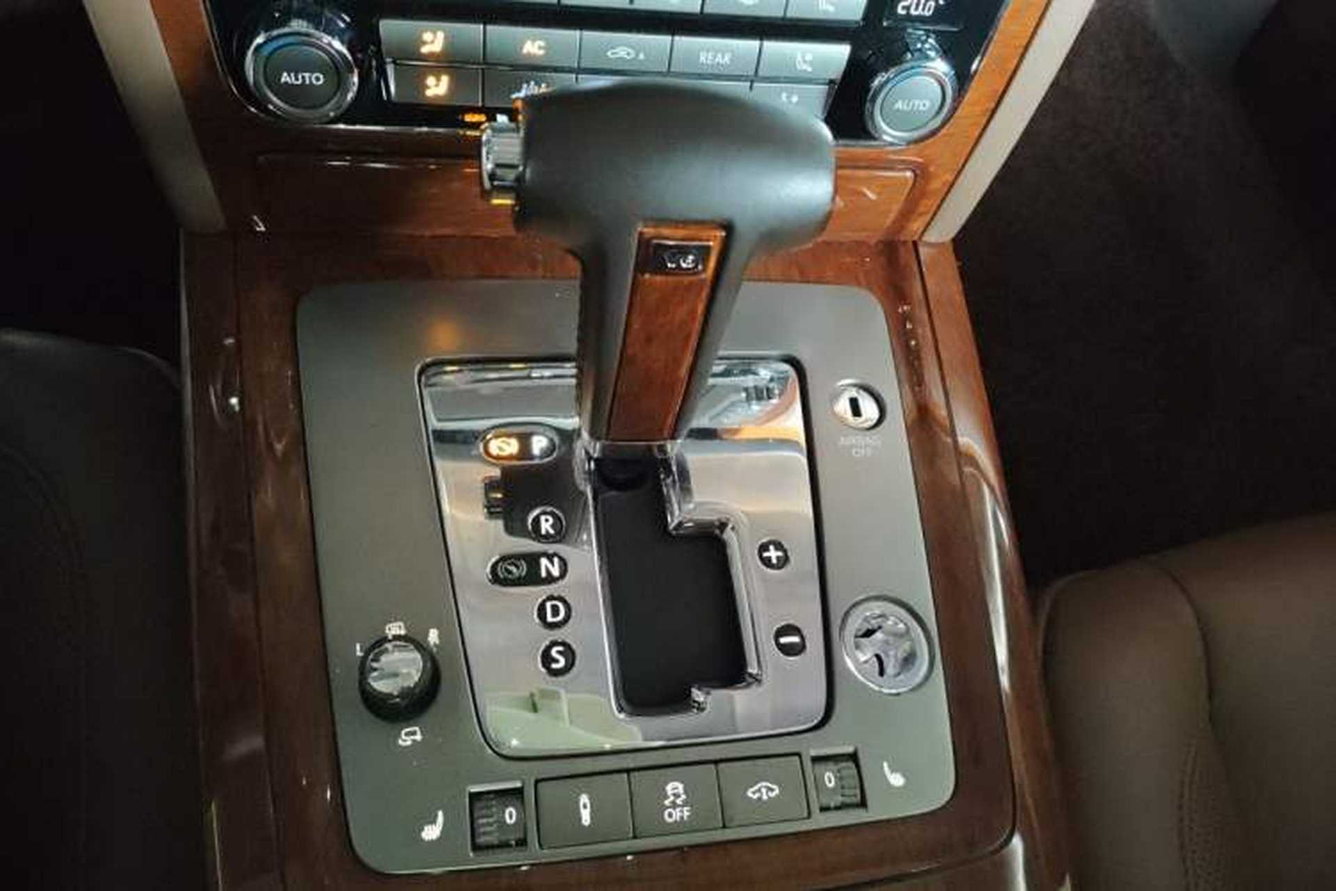 Used Volkswagen Phaeton 2012 3.0L Business Edition Gear Lever
