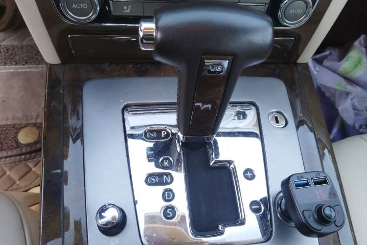 Used Volkswagen Phaeton 2012 3.0L Business Edition Gear Lever