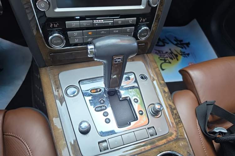 Used Volkswagen Phaeton 2012 3.0L Elite Custom Edition Gear Lever