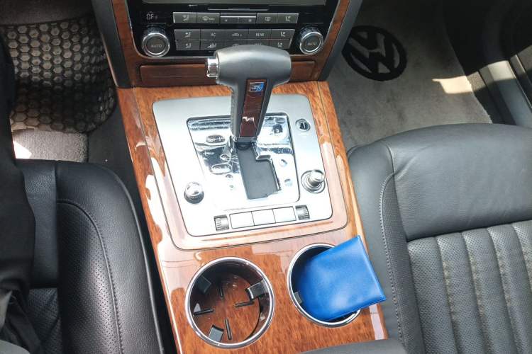 Used Volkswagen Phaeton 2012 3.0L Business Edition Gear Lever
