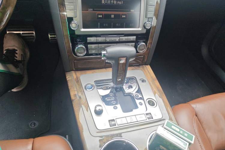 Used Volkswagen Phaeton 2012 3.6L Deluxe Custom Edition Gear Lever