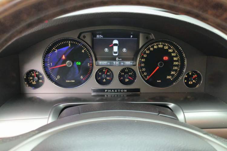 Used Volkswagen Phaeton 2012 3.0TDI Executive Version Instrument Cluster