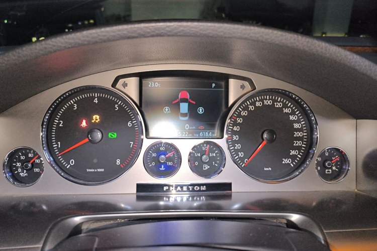 Used Volkswagen Phaeton 2012 3.0L Business Edition Instrument Cluster