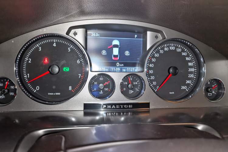 Used Volkswagen Phaeton 2012 3.0L Executive Version Instrument Cluster
