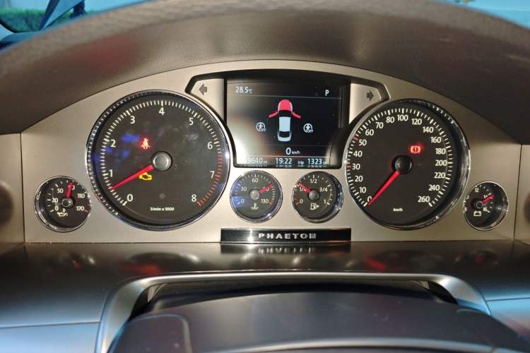 Used Volkswagen Phaeton 2012 3.0L Business Edition Instrument Cluster
