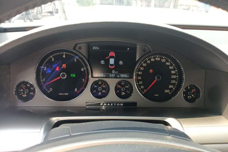 Used Volkswagen Phaeton 2012 3.0L Business Edition Instrument Cluster