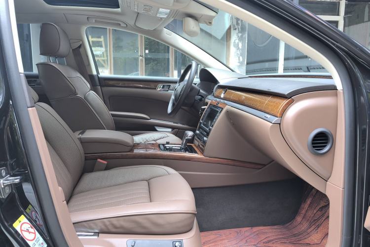 Used Volkswagen Phaeton 2012 3.0L Business Edition Interior 11