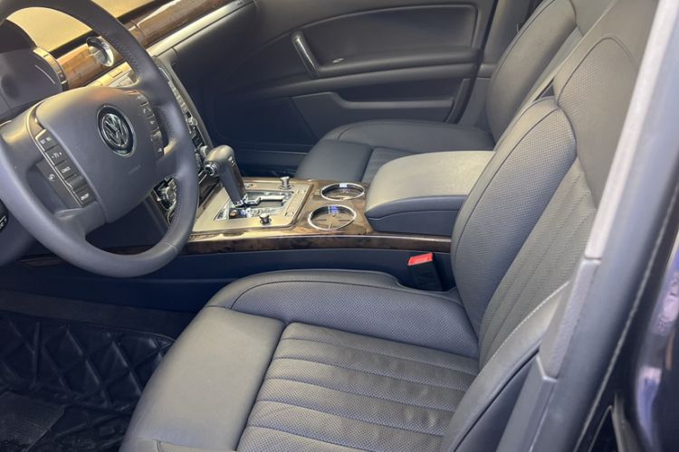 Used Volkswagen Phaeton 2012 3.0L Business Edition Interior 2