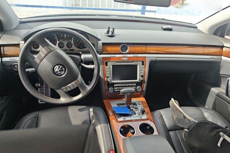 Used Volkswagen Phaeton 2012 3.0L Business Edition Interior 2