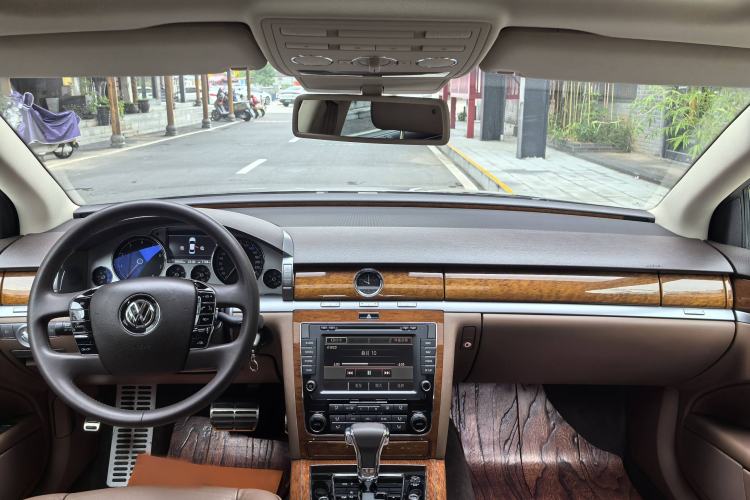 Used Volkswagen Phaeton 2012 3.0L Business Edition Interior 2