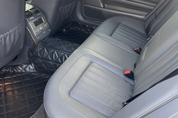 Used Volkswagen Phaeton 2012 3.0L Business Edition Interior 3