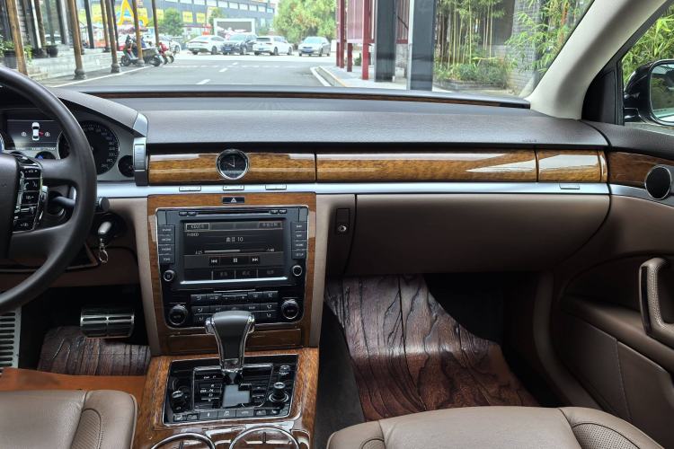 Used Volkswagen Phaeton 2012 3.0L Business Edition Interior 3