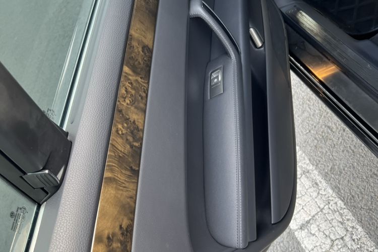 Used Volkswagen Phaeton 2012 3.0L Business Edition Interior 5