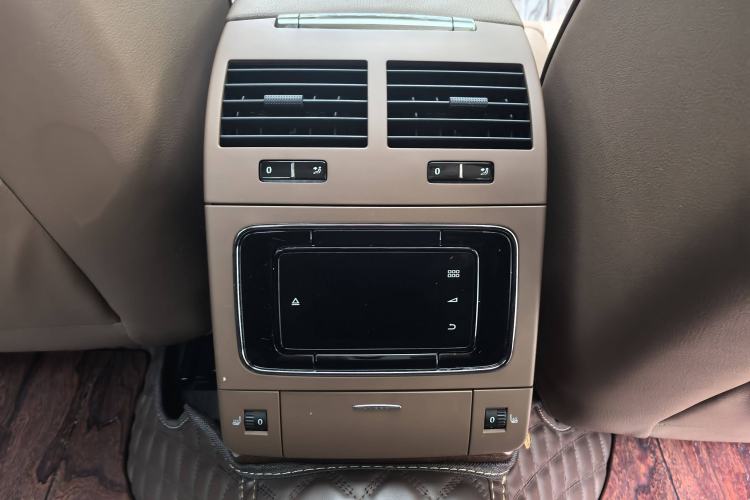 Used Volkswagen Phaeton 2012 3.0L Business Edition Interior 5