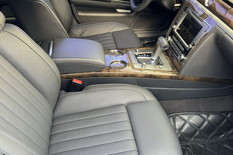Used Volkswagen Phaeton 2012 3.0L Business Edition Interior 6