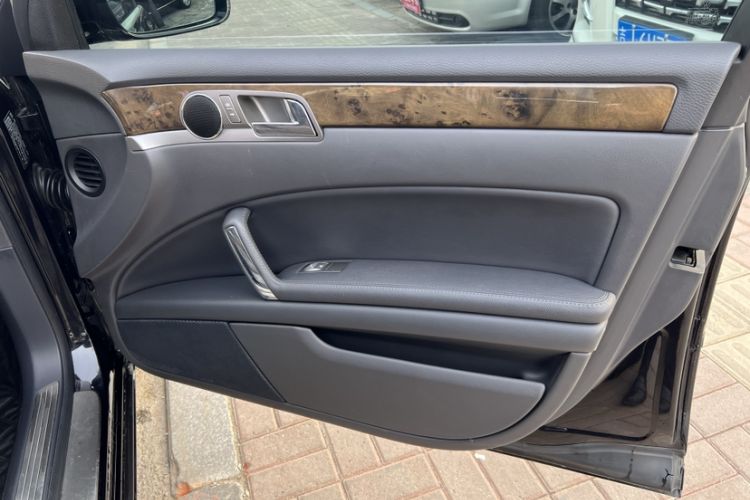Used Volkswagen Phaeton 2012 3.0L Business Edition Interior 7