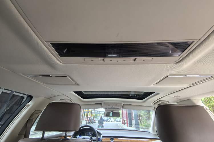 Used Volkswagen Phaeton 2012 3.0L Business Edition Interior 9
