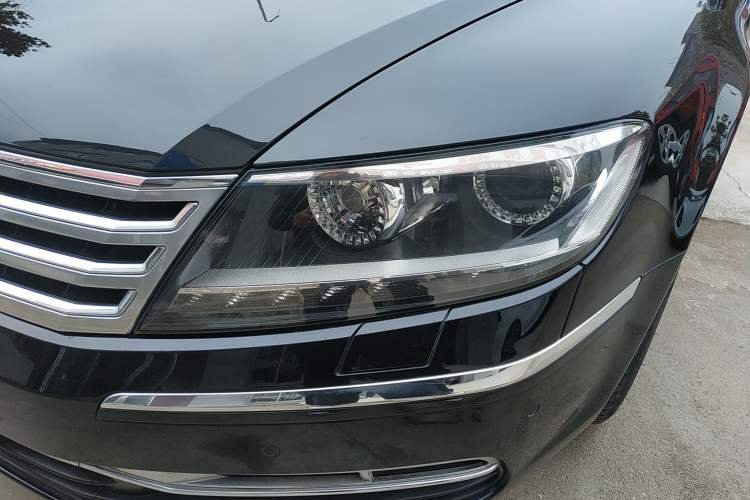 Used Volkswagen Phaeton 2012 3.6L Deluxe Custom Edition Left Front Headlight
