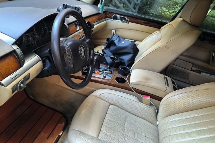 Used Volkswagen Phaeton 2012 3.0L Business Edition Left Front Seat