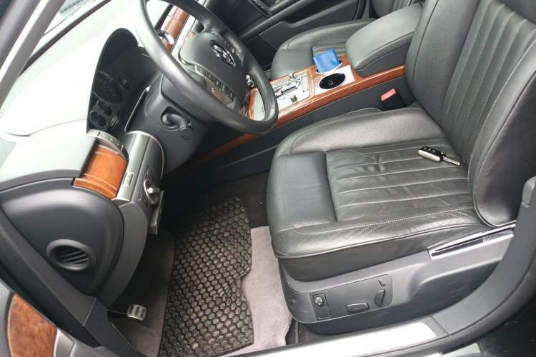 Used Volkswagen Phaeton 2012 3.0L Business Edition Left Front Seat