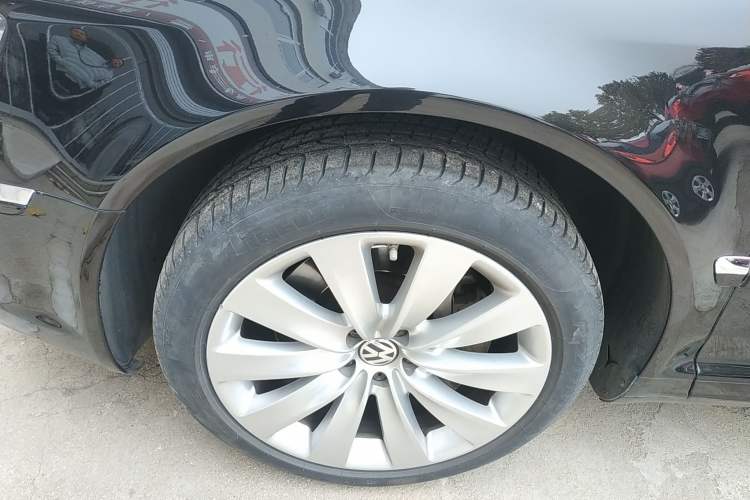 Used Volkswagen Phaeton 2012 3.6L Deluxe Custom Edition Left Front Wheel Hub