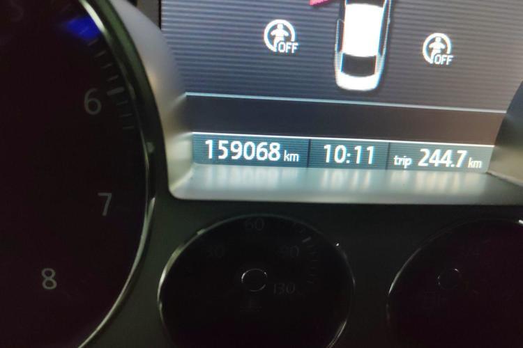 Used Volkswagen Phaeton 2012 3.0L Business Edition Odometer Close Up