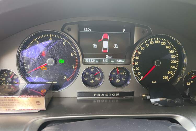 Used Volkswagen Phaeton 2012 3.0L Elite Custom Edition Odometer Close Up