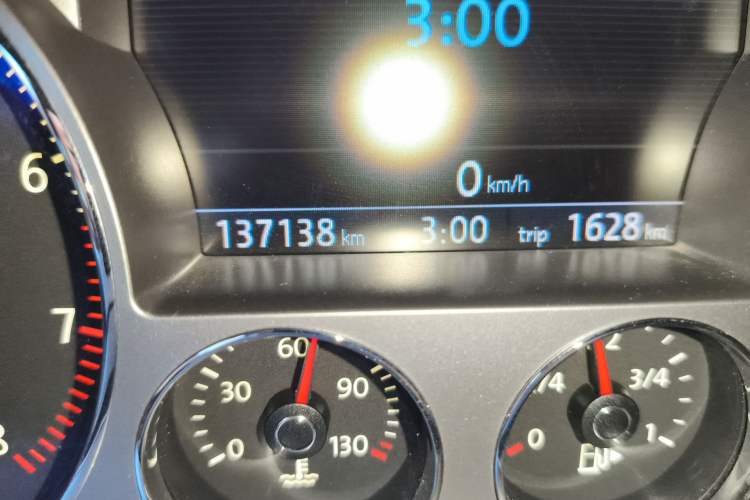 Used Volkswagen Phaeton 2012 3.0L Business Edition Odometer Close Up