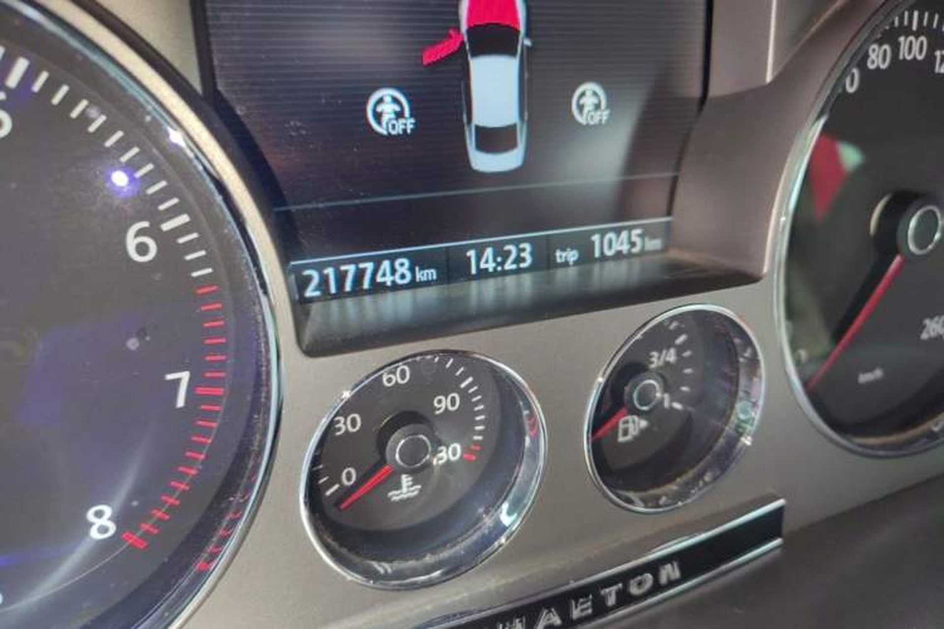 Used Volkswagen Phaeton 2012 3.0L Executive Version Odometer Close Up