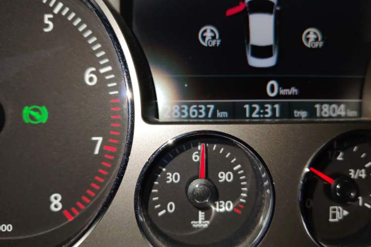 Used Volkswagen Phaeton 2012 3.0L Executive Version Odometer Close Up