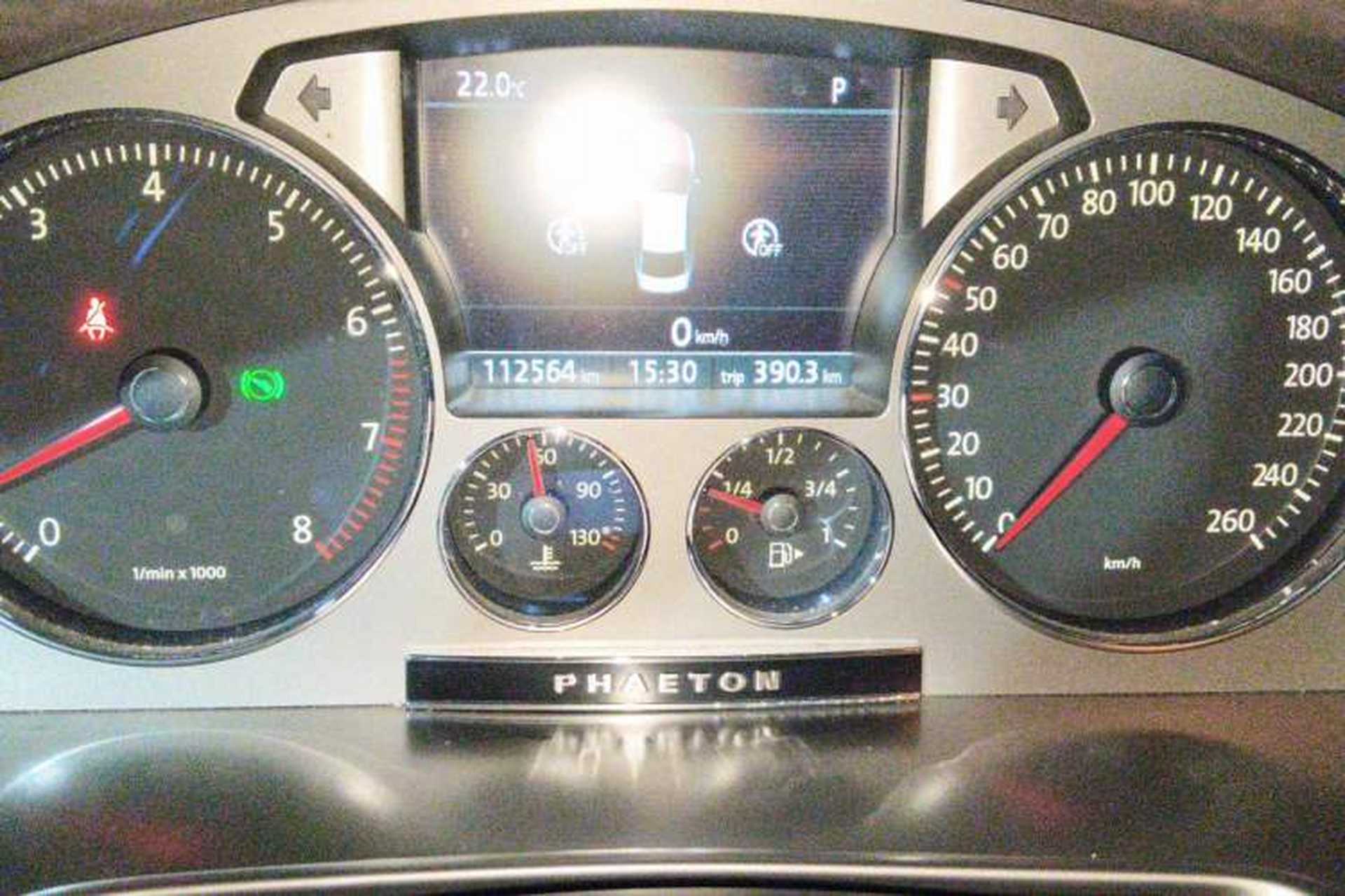 Used Volkswagen Phaeton 2012 3.0L Business Edition Odometer Close Up
