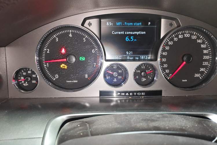 Used Volkswagen Phaeton 2012 3.0L Executive Version Odometer Close Up