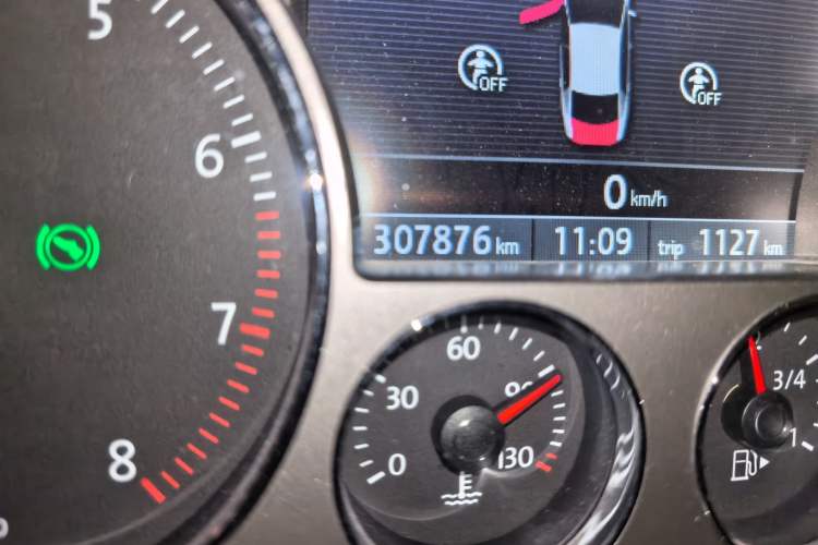 Used Volkswagen Phaeton 2012 3.0L Executive Version Odometer Close Up