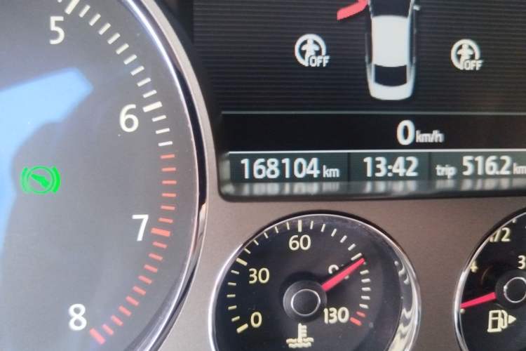 Used Volkswagen Phaeton 2012 3.0L Business Edition Odometer Close Up