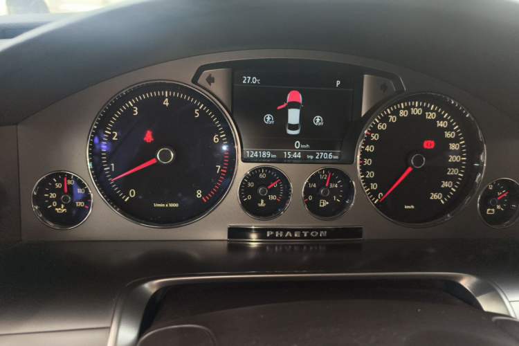 Used Volkswagen Phaeton 2012 3.0L Business Edition Odometer Close Up