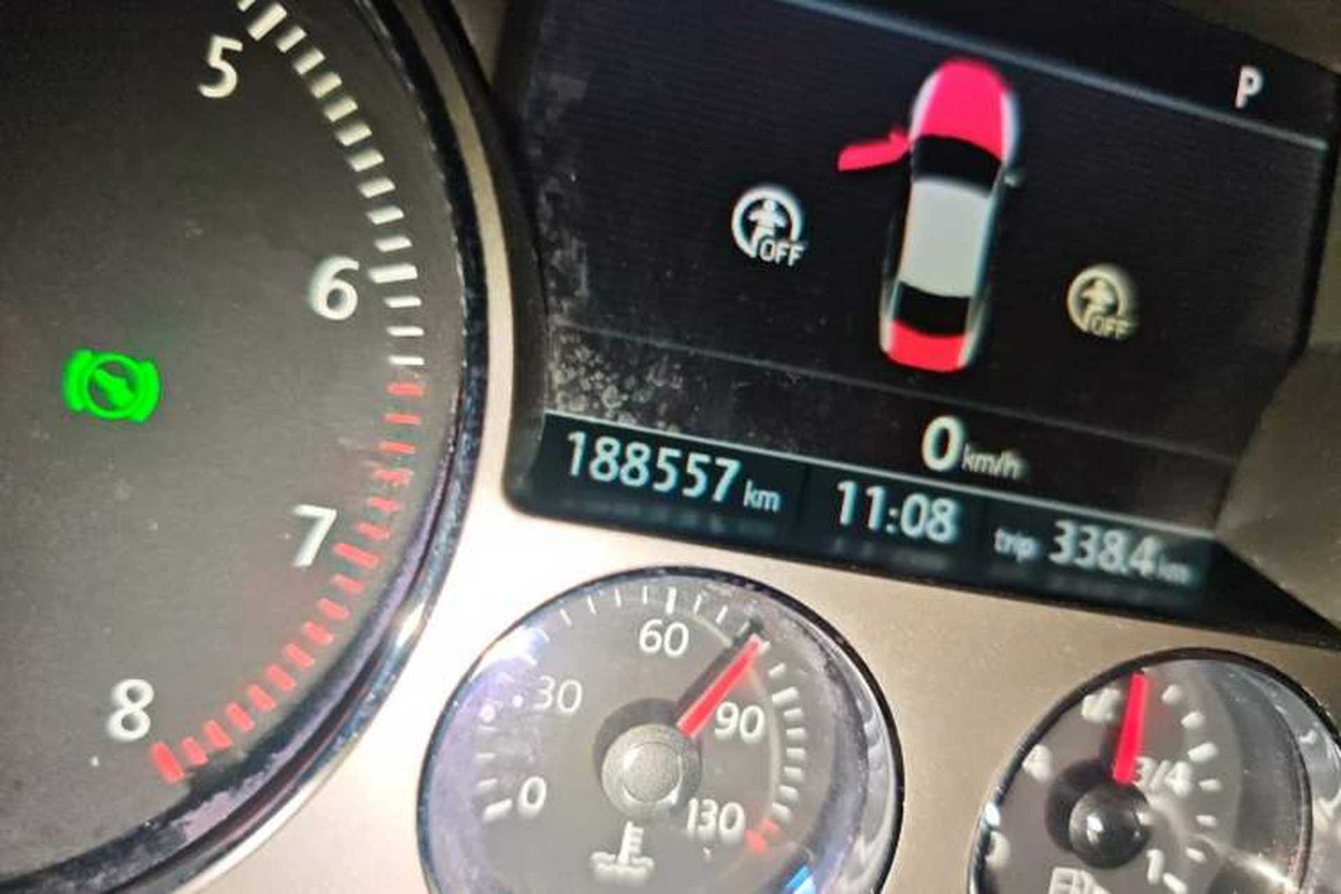 Used Volkswagen Phaeton 2012 3.0L Elite Custom Edition Odometer Close Up