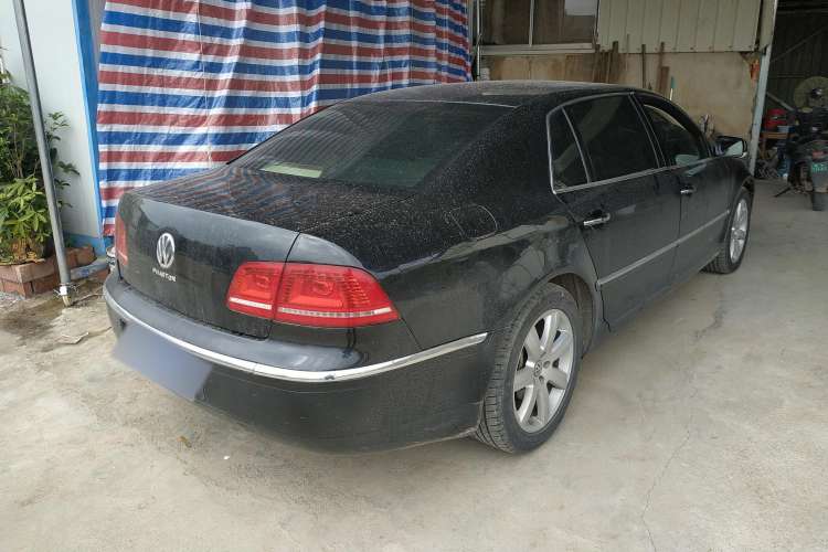 Used Volkswagen Phaeton 2012 3.6L Deluxe Custom Edition Rear Right 45 Deg