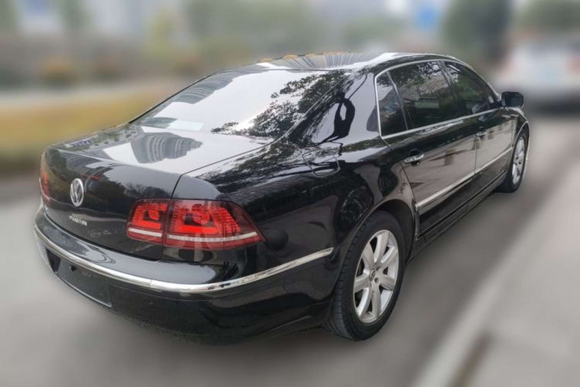 Used Volkswagen Phaeton 2012 3.0L Executive Version Rear Right 45 Deg